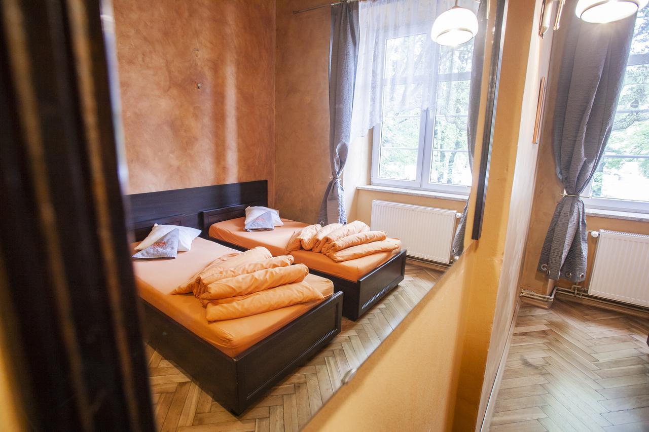 Bed and Breakfast Momotown Privates Krakau Exterior foto
