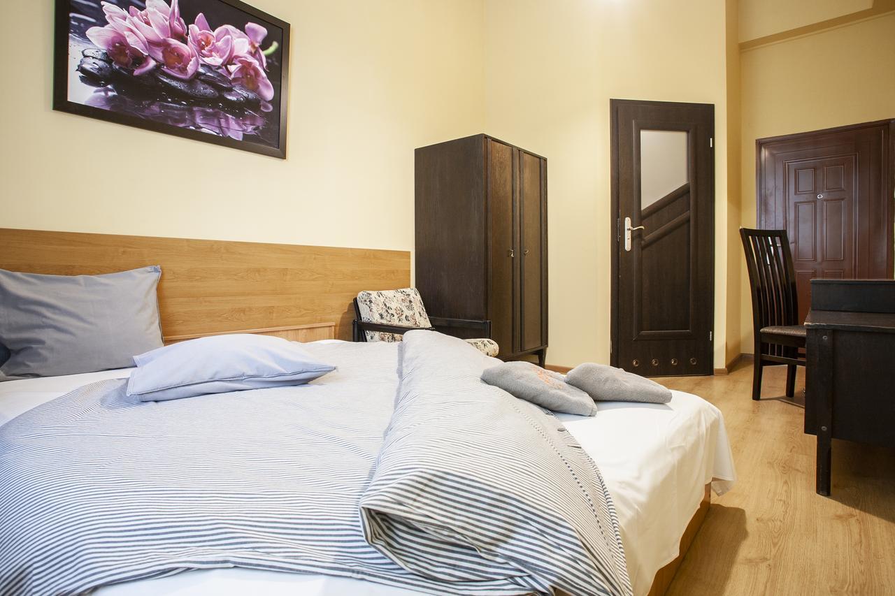 Bed and Breakfast Momotown Privates Krakau Exterior foto