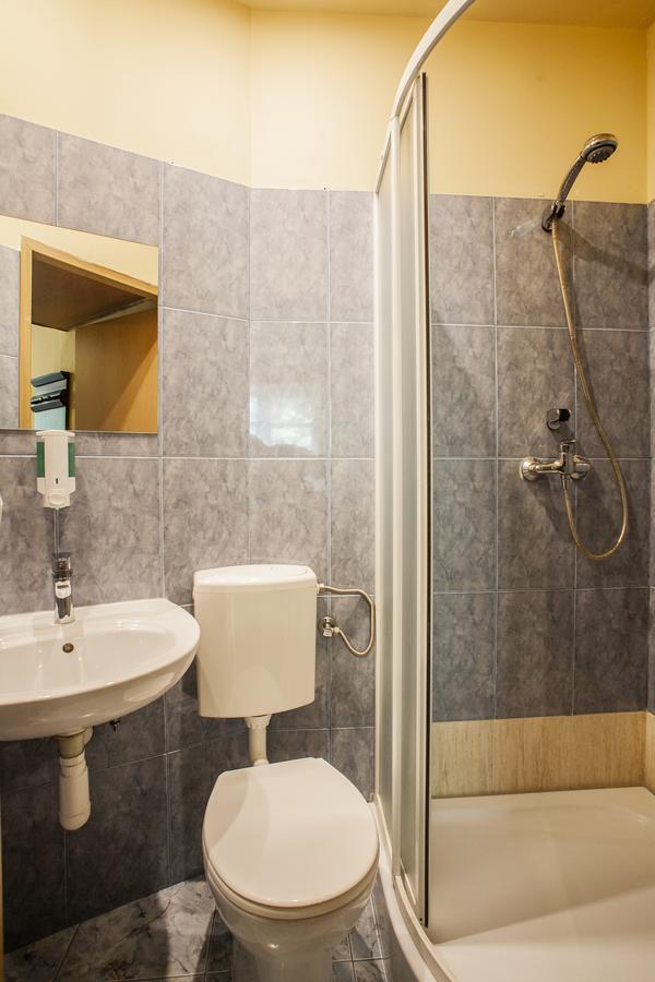 Bed and Breakfast Momotown Privates Krakau Exterior foto