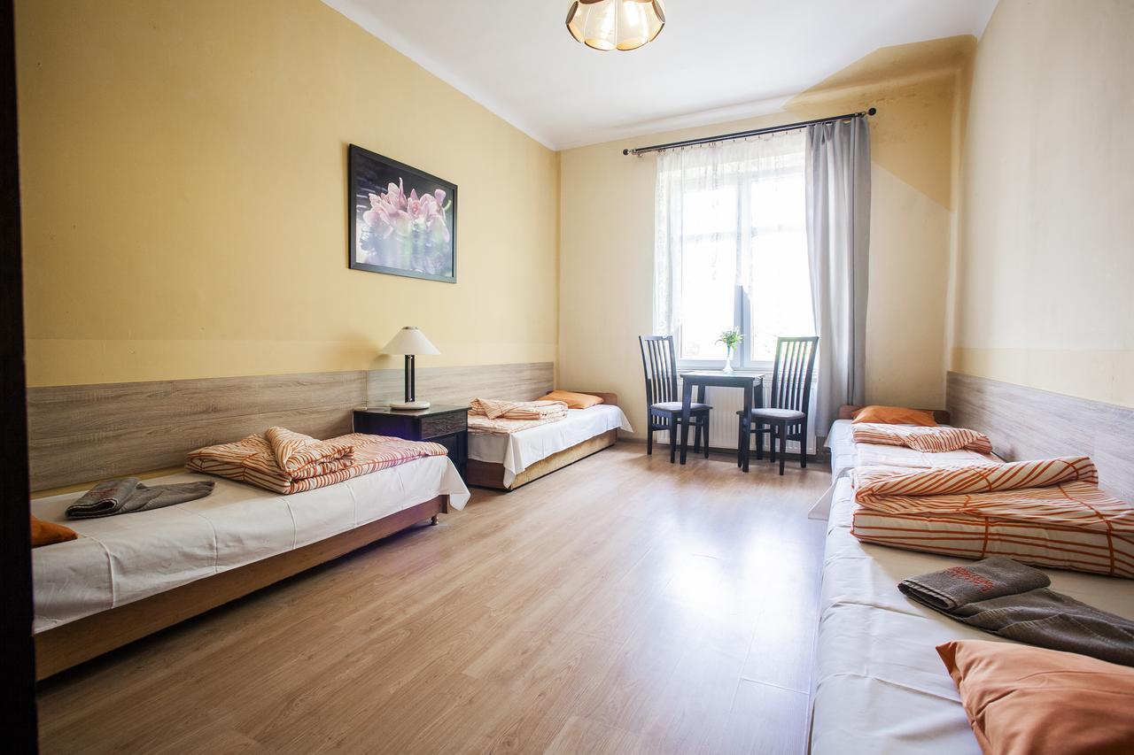 Bed and Breakfast Momotown Privates Krakau Exterior foto